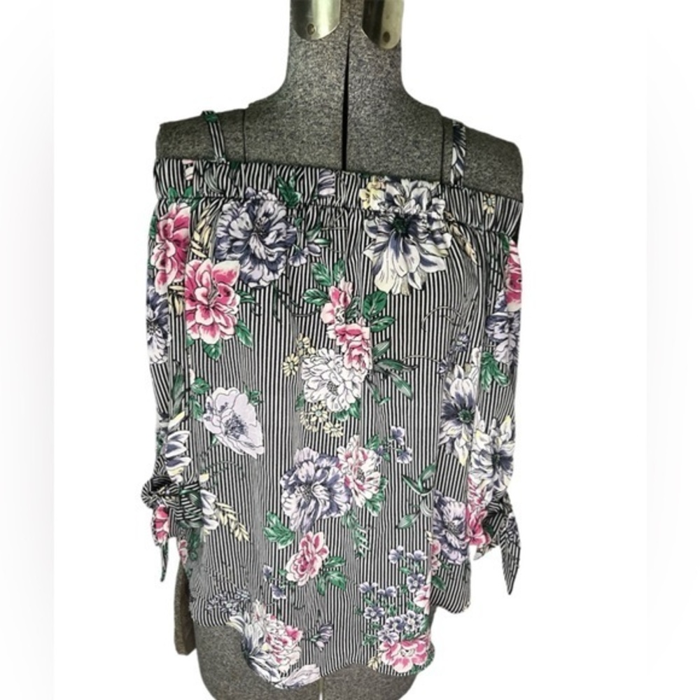 A. byer Cold shoulder floral top, Medium
